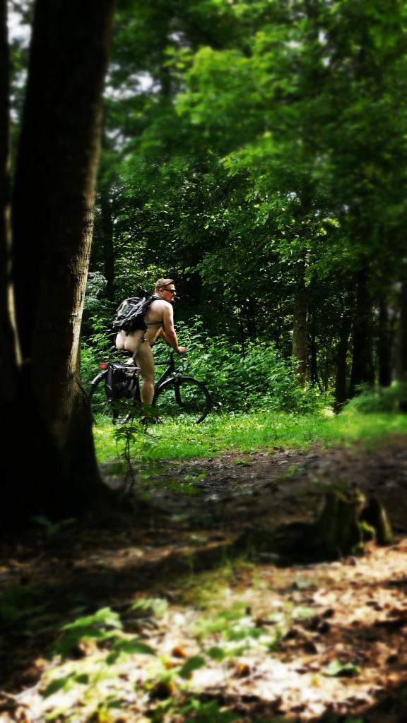 Biking and relaxing in nature 