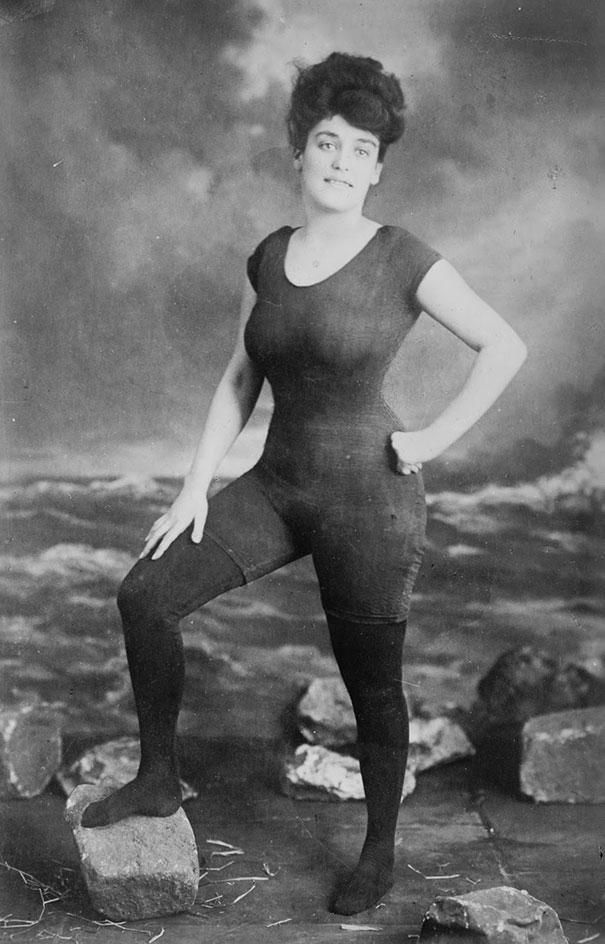 Annette-Kellerman-promotes-womens-right-to-wear-a-fitted-one-piece-bathing-suit-1907-She-was-arrested-for-indecency 