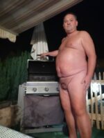 Naked Barbecue at Home 