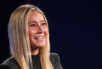 Gwyneth Paltrow Strips Naked 