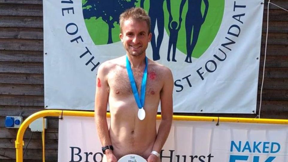 Naked trail race in England brings out running buffs 